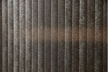 ガラス戸棚をリペア&カスタム!ガラスを銀モールガラスに変更し、木部は現状の色味を活かしつつ着色し仕上げ。(収納棚、戸棚、キャビネット、飾り棚)