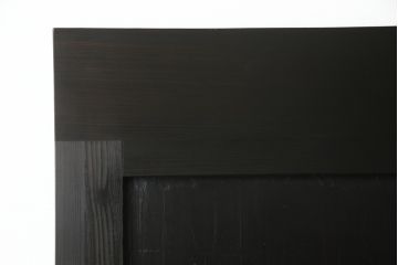 格子帯戸をリペア&カスタム!リサイズし、お客様考案のデザインをベースにステンドグラスを製作し取付け。現状の色味をベースに1トーン濃い色味に着色仕上げ。(引き戸、建具)