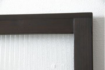 ガラス戸をリペア&カスタム!リサイズし、引手と戸車を取り付け。ガラスはモールガラスとダイヤガラスに交換。ダークブラウンに着色仕上げ。(引き戸、建具)