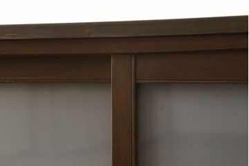 収納棚をリペア&カスタム!テレビ台として使用のため天板を取り付け。引き戸のガラスはすりガラスに、引き出しは取っ手を交換。1トーン落ち着いた色味に着色仕上げ。(キャビネット、食器棚、飾り棚、ガラス戸棚、リビングボード)
