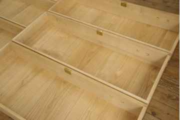 総桐箪笥の見た目を変えずに綺麗にリペア!本来の美しさを活かした木地色仕上げ。(衣装箪笥、整理タンス、引き出し、チェスト、桐たんす、胴厚、四方丸)
