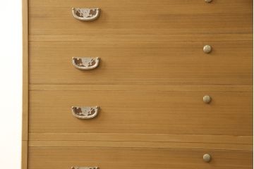 総桐箪笥の見た目を変えずに綺麗にリペア!本来の美しさを活かした木地色仕上げ。(衣装箪笥、整理タンス、引き出し、チェスト、桐たんす、胴厚、四方丸)