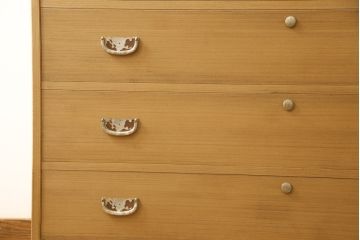 総桐箪笥の見た目を変えずに綺麗にリペア!本来の美しさを活かした木地色仕上げ。(衣装箪笥、整理タンス、引き出し、チェスト、桐たんす、胴厚、四方丸)