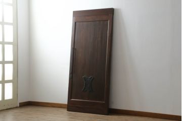 蔵戸をリペア&カスタム!リサイズし、引手・鍵・吊り金具を取り付け。ご希望の色味に着色仕上げ。(引き戸、玄関戸)