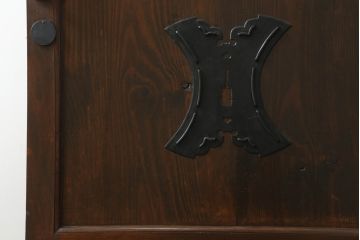 蔵戸をリペア&カスタム!リサイズし、引手・鍵・吊り金具を取り付け。ご希望の色味に着色仕上げ。(引き戸、玄関戸)