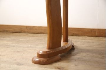 テーブルの見た目を変えずに綺麗にリペア!天板と装飾部分を剥離し再塗装。(ダイニングテーブル)