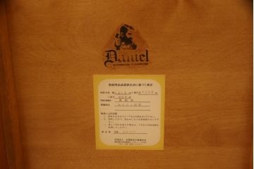 テーブルの見た目を変えずに綺麗にリペア!天板と装飾部分を剥離し再塗装。(ダイニングテーブル)