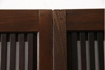 格子戸をリペア&カスタム!リサイズし、引手を取り付け。裏障子をプラスチック障子に張替え。1トーン落ち着いた色味に着色仕上げ。(障子戸、引き戸、建具)