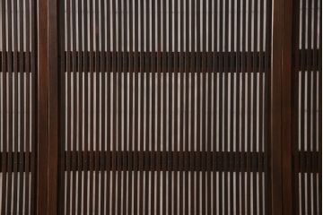 格子戸をリペア&カスタム!リサイズし、引手を取り付け。裏障子をプラスチック障子に張替え。1トーン落ち着いた色味に着色仕上げ。(障子戸、引き戸、建具)