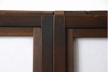 格子戸をリペア&カスタム!リサイズし、引手を取り付け。裏障子をプラスチック障子に張替え。1トーン落ち着いた色味に着色仕上げ。(障子戸、引き戸、建具)