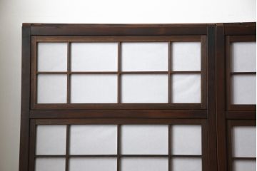 格子戸をリペア&カスタム!リサイズし、引手を取り付け。裏障子をプラスチック障子に張替え。1トーン落ち着いた色味に着色仕上げ。(障子戸、引き戸、建具)