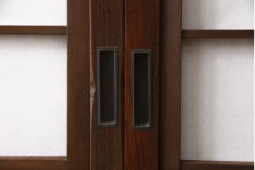格子戸をリペア&カスタム!リサイズし、引手を取り付け。裏障子をプラスチック障子に張替え。1トーン落ち着いた色味に着色仕上げ。(障子戸、引き戸、建具)
