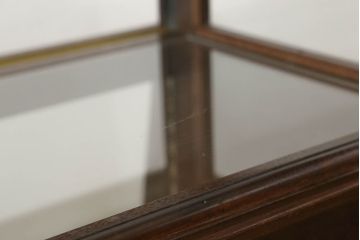 木製ガラスケースの見た目を変えずに綺麗にリペア!(ショーケース、サイドキャビネット、陳列棚、飾り棚、収納棚、店舗什器)