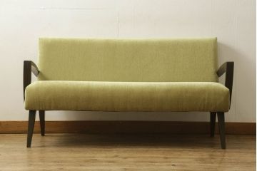 ソファをリペア&カスタム!生地を張り替え、座面の硬さと高さを調節。木部は1トーン濃い色味に着色仕上げ。(2.5人掛けソファ、二人掛けソファ、ベンチ)