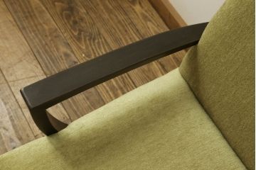 ソファをリペア&カスタム!生地を張り替え、座面の硬さと高さを調節。木部は1トーン濃い色味に着色仕上げ。(2.5人掛けソファ、二人掛けソファ、ベンチ)