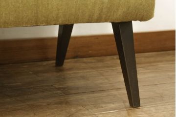 ソファをリペア&カスタム!生地を張り替え、座面の硬さと高さを調節。木部は1トーン濃い色味に着色仕上げ。(2.5人掛けソファ、二人掛けソファ、ベンチ)