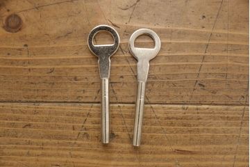 重ね総桐箪笥をリペア&カスタム!上段に国産桐材の天板の取り付け。上下段ともに木地色仕上げ。(桐たんす、総桐たんす、桐タンス、和たんす、引き出し、チェスト)