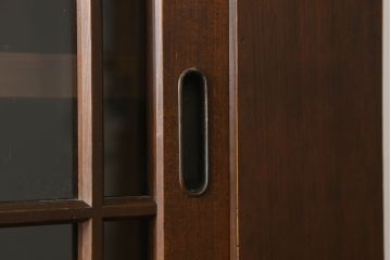 重ね水屋箪笥をリペア&カスタム!上段右上の網をクリアガラスに変更。全ての棚板を交換し、位置を調整。全体をご希望の色味に着色仕上げ。(六尺、食器棚、戸棚、キャビネット、収納棚)