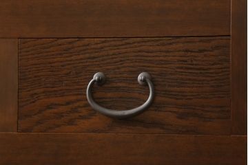 重ね水屋箪笥をリペア&カスタム!上段右上の網をクリアガラスに変更。全ての棚板を交換し、位置を調整。全体をご希望の色味に着色仕上げ。(六尺、食器棚、戸棚、キャビネット、収納棚)