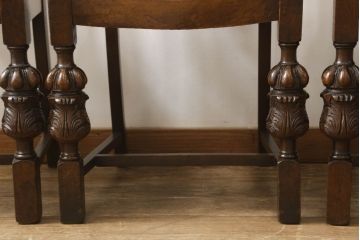 ダイニングチェアをリペア&カスタム!座面の生地を張替え、硬さを調節。木部は1トーン濃くなるよう着色仕上げ。(イス、椅子)