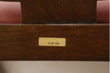ダイニングチェアをリペア&カスタム!座面の生地を張替え、硬さを調節。木部は1トーン濃くなるよう着色仕上げ。(イス、椅子)