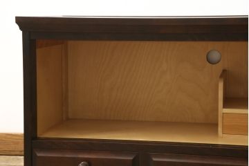 ローボードをリペア&カスタム!背面に配線用の穴あけ加工。現状より1トーン落ち着いた色味に着色仕上げ。(収納棚、サイドボード、テレビ台)