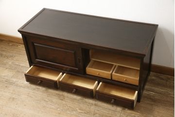 ローボードをリペア&カスタム!背面に配線用の穴あけ加工。現状より1トーン落ち着いた色味に着色仕上げ。(収納棚、サイドボード、テレビ台)
