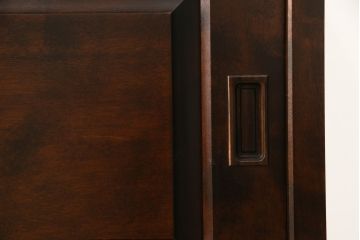 ローボードをリペア&カスタム!背面に配線用の穴あけ加工。現状より1トーン落ち着いた色味に着色仕上げ。(収納棚、サイドボード、テレビ台)