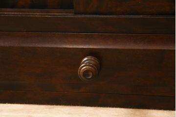 ローボードをリペア&カスタム!背面に配線用の穴あけ加工。現状より1トーン落ち着いた色味に着色仕上げ。(収納棚、サイドボード、テレビ台)