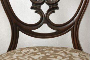 バルーンバックチェアをリペア&カスタム!座面の生地を張替え、木部はは1トーン落ち着いた色味に着色仕上げ。(ダイニングチェア、椅子)