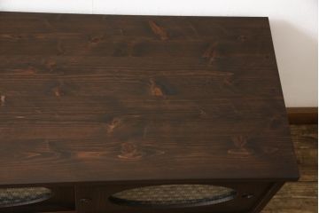桐箪笥をリペア&カスタム!天板と木製脚を取り付けローボードに。引き戸は切り抜き浅野は模様のガラスを取り付け。現状をベースに着色仕上げ。(テレビ台、テレビボード、収納箪笥、和タンス、引き出し、戸棚、収納棚、キャビネット、リビングボード)