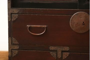 明治大正期の箪笥の見た目を変えずに綺麗にリペア!傷や剥げた部分のみ着色し修復。(和箪笥、収納タンス、ローボード、ローチェスト、テレビボード、テレビ台、引き出し、リビングボード)