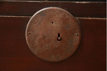 明治大正期の箪笥の見た目を変えずに綺麗にリペア!傷や剥げた部分のみ着色し修復。(和箪笥、収納タンス、ローボード、ローチェスト、テレビボード、テレビ台、引き出し、リビングボード)