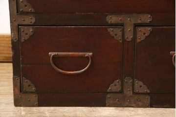 明治大正期の箪笥の見た目を変えずに綺麗にリペア!傷や剥げた部分のみ着色し修復。(和箪笥、収納タンス、ローボード、ローチェスト、テレビボード、テレビ台、引き出し、リビングボード)