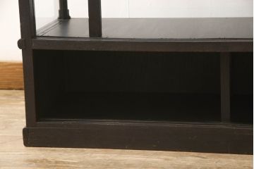 天枠付きのガラスケースをリペア&カスタム!引き戸の引手を交換。金具はアンティーク感を残し、本体は黒にペイント仕上げ。(陳列棚、ショーケース)