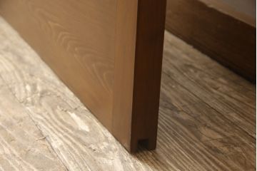 ステンドグラス2枚セットをリペア&カスタム!破損部分は雰囲気の近いガラスに差し替えリペア。新規製作した引き戸へ取り付け、戸枠に合わせた着色仕上げ。(引き戸、建具)