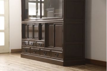 二段重ね箪笥をリペア&カスタム!引き出しの取っ手を交換し、全体を1トーン落ち着いた色味に着色仕上げ。(キャビネット、食器棚、収納棚、戸棚、飾り棚、茶棚)