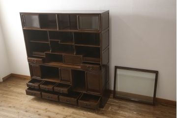 二段重ね箪笥をリペア&カスタム!引き出しの取っ手を交換し、全体を1トーン落ち着いた色味に着色仕上げ。(キャビネット、食器棚、収納棚、戸棚、飾り棚、茶棚)