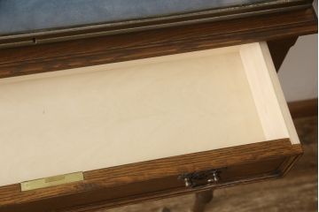 Rガラス卓上ショーケースをリペア&カスタム!高品質リペアを施し、引き出し付きでろくろ脚の台座を製作し取り付け。木部はオーク系に着色仕上げ。(ガラスケース、コレクションケース、飾り棚、店舗什器)