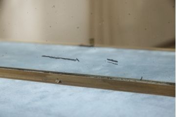 Rガラス卓上ショーケースをリペア&カスタム!高品質リペアを施し、引き出し付きでろくろ脚の台座を製作し取り付け。木部はオーク系に着色仕上げ。(ガラスケース、コレクションケース、飾り棚、店舗什器)
