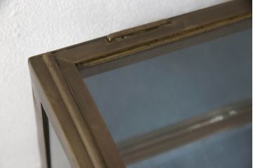Rガラス卓上ショーケースをリペア&カスタム!高品質リペアを施し、引き出し付きでろくろ脚の台座を製作し取り付け。木部はオーク系に着色仕上げ。(ガラスケース、コレクションケース、飾り棚、店舗什器)