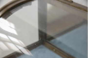 Rガラス卓上ショーケースをリペア&カスタム!高品質リペアを施し、引き出し付きでろくろ脚の台座を製作し取り付け。木部はオーク系に着色仕上げ。(ガラスケース、コレクションケース、飾り棚、店舗什器)
