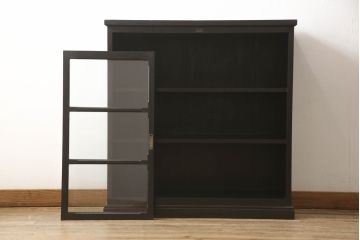収納棚をリペア&カスタム!新たに台輪を取り付け、濃い茶色で着色仕上げ。(戸棚、食器棚、カップボード、キャビネット)