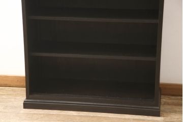 収納棚をリペア&カスタム!新たに台輪を取り付け、濃い茶色で着色仕上げ。(戸棚、食器棚、カップボード、キャビネット)