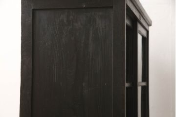 収納棚をリペア&カスタム!新たに台輪を取り付け、濃い茶色で着色仕上げ。(戸棚、食器棚、カップボード、キャビネット)