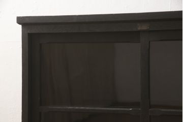 収納棚をリペア&カスタム!新たに台輪を取り付け、濃い茶色で着色仕上げ。(戸棚、食器棚、カップボード、キャビネット)