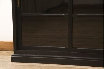 収納棚をリペア&カスタム!新たに台輪を取り付け、濃い茶色で着色仕上げ。(戸棚、食器棚、カップボード、キャビネット)