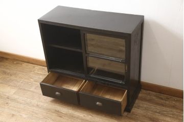 収納棚をリペア&カスタム!高品質リペアを施し、元の木目を活かしつつ濃い茶色で着色仕上げ。(戸棚、食器棚、カップボード、キャビネット、引き出し)