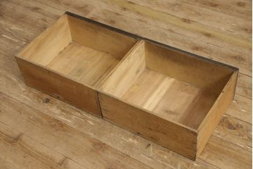 収納棚をリペア&カスタム!高品質リペアを施し、元の木目を活かしつつ濃い茶色で着色仕上げ。(戸棚、食器棚、カップボード、キャビネット、引き出し)
