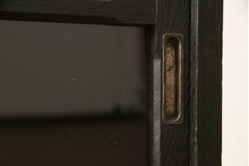 収納棚をリペア&カスタム!高品質リペアを施し、元の木目を活かしつつ濃い茶色で着色仕上げ。(戸棚、食器棚、カップボード、キャビネット、引き出し)